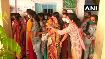 पश्चिम बंगाल विधानसभा चुनाव: 6 जिलों की 45 सीटों पर 5वें चरण की वोटिंग शुरू, मतदाताओं में दिखा उत्साह