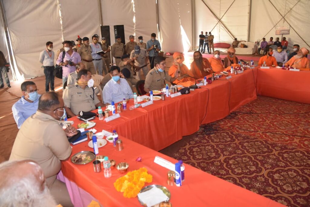 विभिन्न अखाड़े के संत महात्माओं की मौजूदगी में आगामी शाही स्नान को लेकर किया विचार विमर्श