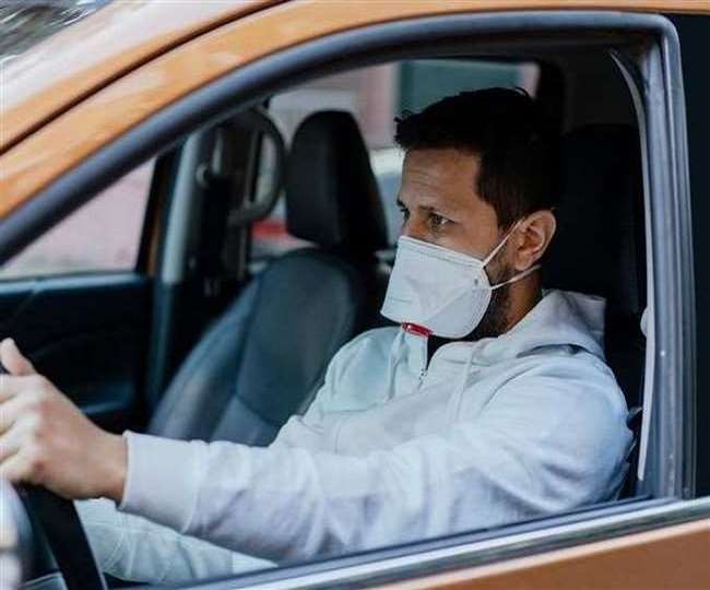 कार में अकेले हैं फिर भी लगाना होगा मास्क, वाहन को पब्लिक प्लेस ही माना जाएगा- हाईकोर्ट