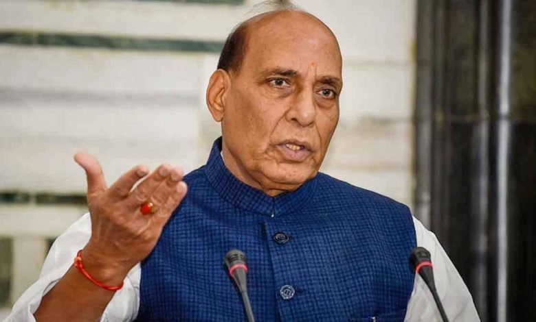 रक्षामंत्री श्री राजनाथ सिंह ने राज्यपाल सुश्री अनुसुईया उइके से प्रदेश में कोरोना संक्रमण तथा वैक्सीनेशन की स्थिति पर की चर्चा