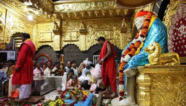 महाराष्ट्र में कोरोना बेकाबू, बंद किया गये शिरडी साईं बाबा मंदिर के कपाट Nightly curfew has been imposed in many states due to the frequent cases of corona taking terrible form in the country. In the same episode,
