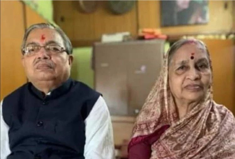 लखनऊ पश्चिम से विधायक रहे सुरेश श्रीवास्तव और पत्नी मालती श्रीवास्तव का निधन BJP MLA Suresh Srivastava (76) from Lucknow West seat of the capital died on Friday. He was suffering from a corona infection.