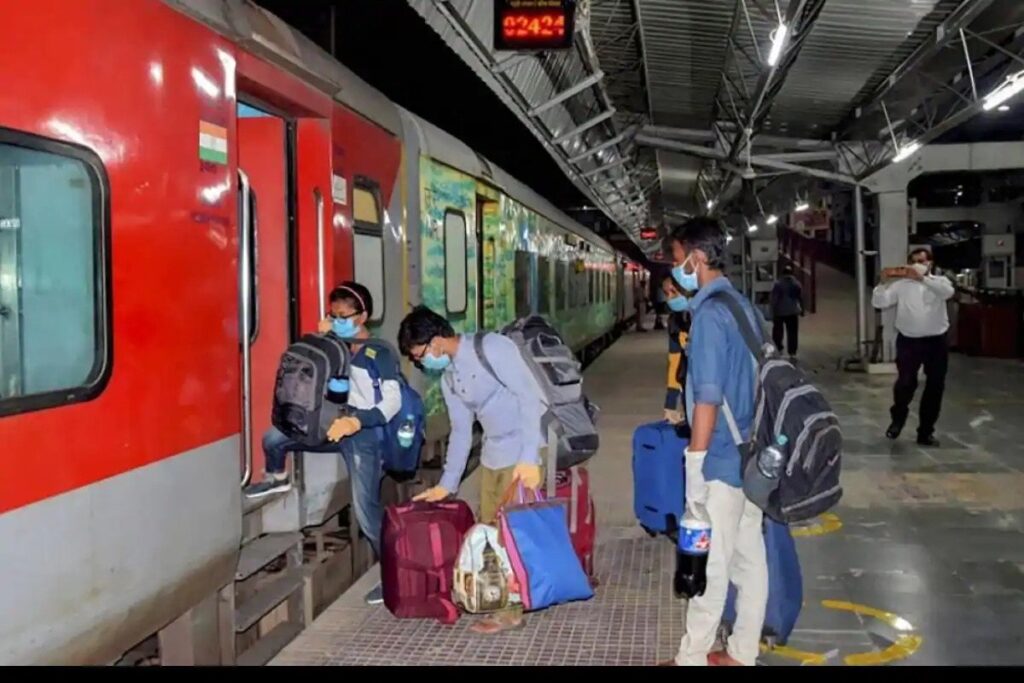 रेलवे ने 29 अप्रैल से कैंसिल 46 बिहार स्पेशल ट्रेनें, देखें पूरी लिस्ट.. In view of the fast spreading corona cases in Bihar, East Central Railway has canceled operations of 23 pairs of 46 trains simultaneously