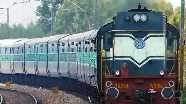 रेलवे ने कैंसिल की 19-20 अप्रैल से चलने वाली कई ट्रेनें, कुछ समर स्पेशल ट्रेनों को भी चलाने का किया ऐलान