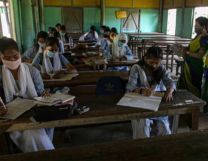 पोस्टपोन हुए यूपी बोर्ड के 10वीं और 12वीं बोर्ड एग्जाम, मई में नई तारीखों पर होगा विचार