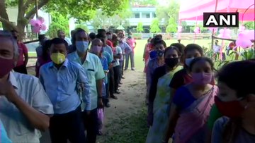 विधानसभा चुनाव: बंगाल में 4 जिले की 43 सीटों पर डाले जा रहे वोट