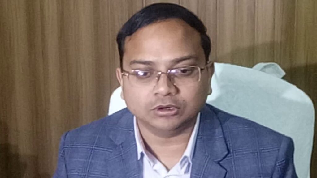 कोविड-19 संक्रमण की रोकथाम एवं प्रभावी नियंत्रण हेतु जिला अधिकारी साफ सफाई एवं नियमित सैनिटाइजेशन के लिए दिए निर्देश