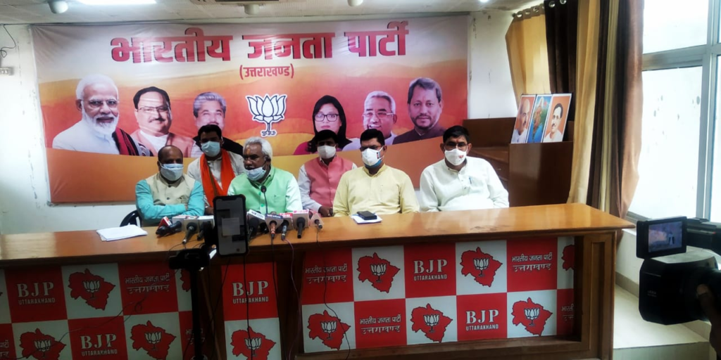 कन्ट्रोल रूम के माध्यम से 1320 जरुरतमन्दो की हुई मदद, यह समय राजनीति का नहीं, सेवा का है- मदन कौशिक During the Corona period, control rooms set up in 14 districts of the Bharatiya Janata Party are continuously giving impetus to service work. A total of 1820 problems have been heard so far. Of these, 1320 problems have been solved. The party will soon form a panel of doctors on a large scale so that the problems of the patients can be diagnosed at home.