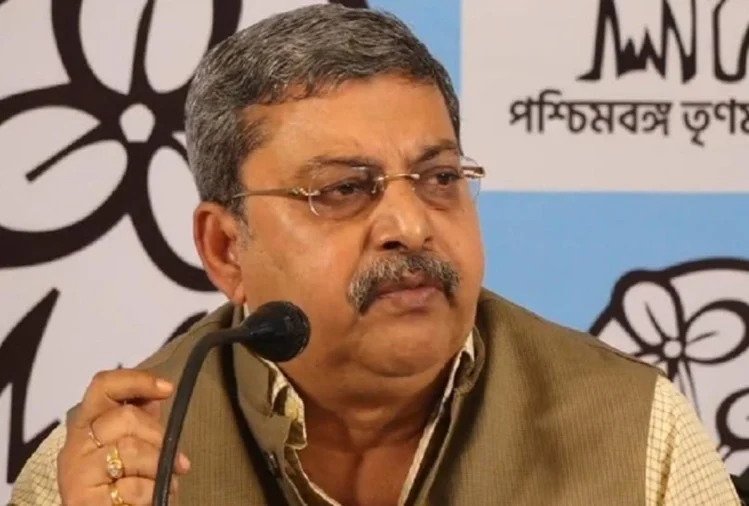 टीएमसी सांसद कल्याण बनर्जी के बिगड़े बोल, राज्यपाल को कहा सनकी The politics over the Narada case in West Bengal has intensified. After the arrest of TMC ministers and MLA, TMC activists are making