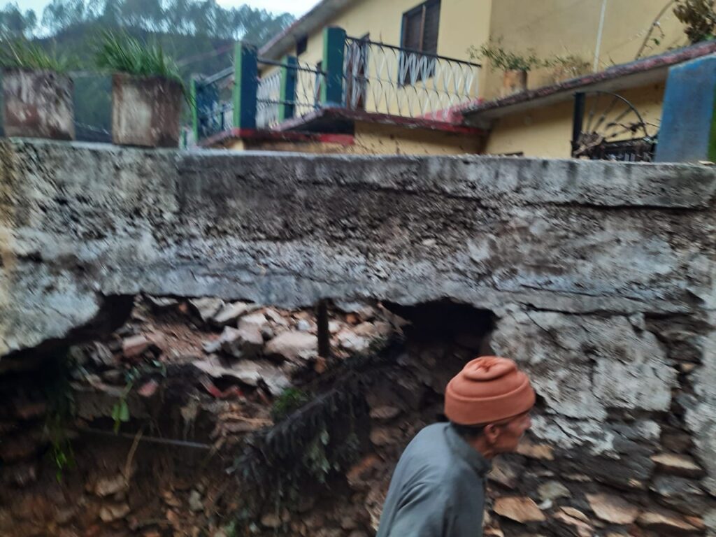 भारी बारिश और बादल फटने से टिहरी जिले के घनसाली और जाखणीधार ब्लॉक में तबाही