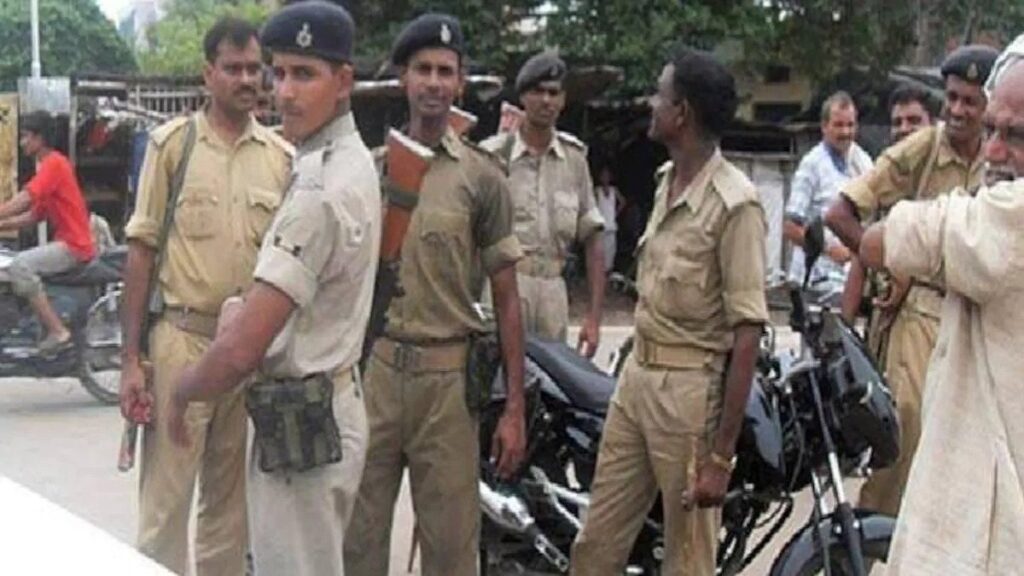 बिहार में पुलिस अधिकारियों का ट्रांसफर, मुख्यालय ने जारी किया आदेश Inspector has been transferred in Patna. The Deputy Inspector General of Police has transferred these police officers.