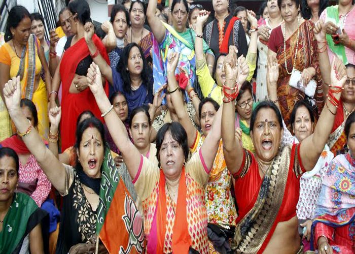 महिला मोर्चा चलायेगा प्रदेश में कम्यूनिटी किचन सेंटर BJP will now run Mahila Morcha Community Kitchen Center to help the needy and corona victims. Apart from this, all MLAs will also set up