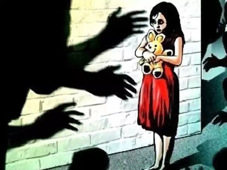 नाबालिग के साथ रेप की वायरल की तस्वीरें, दर्ज हुई एफआईआर Rape cases happening with women in the country are not taking the name of being less. It is very surprising that viral photos of women after rape. The incident is from Dhaoraiya village in Banka.