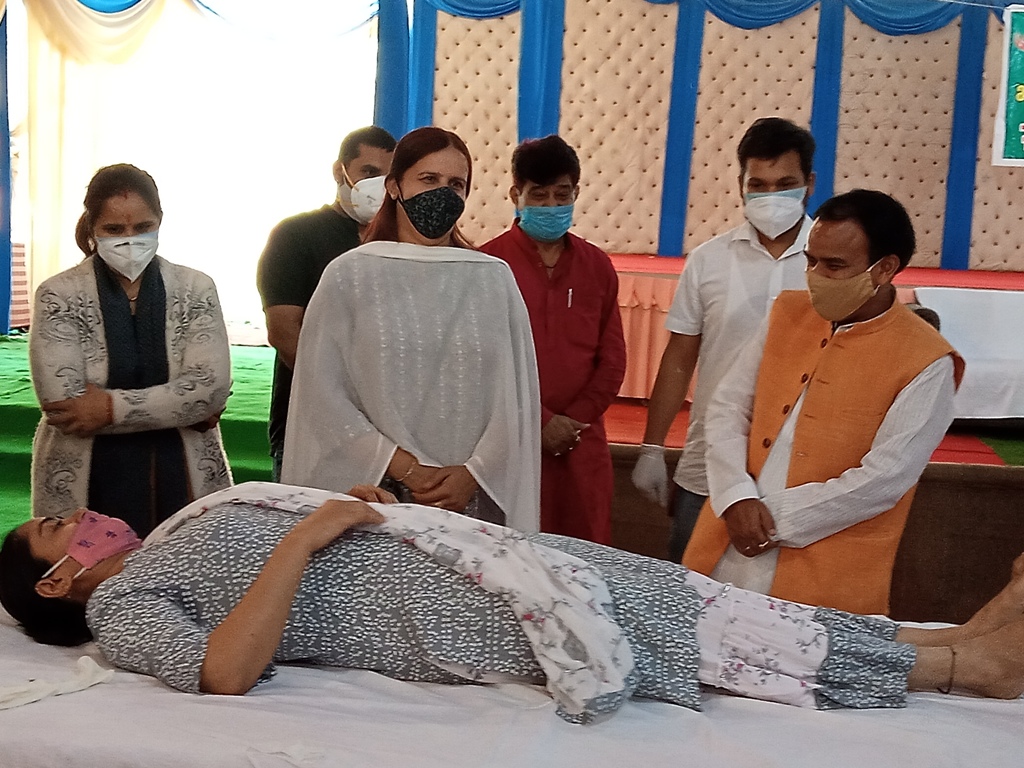 अदिति वेडिंग प्वाइंट श्रीनगर में युवा मोर्चा द्वारा आयोजित रक्तदान शिविर में शामिल हुए डॉ. धन सिंह रावत State Higher Education, Cooperation, Disaster Management and Rehabilitation, Protocol (Independent Charge) Minister Dr. Dhan Singh Rawat