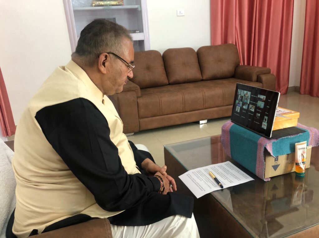 गणेश जोशी नें ब्लैक फंगस से निपटने के लिए तैयारियों का लिया जायजा, दिए आवश्यक दिशा-निर्देश Honorable incharge minister covid-19 District Dehradun Ganesh Joshi is setting up a virtual meeting with the managers of important