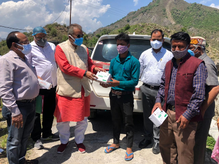 सरोना अस्पताल में होगी 04 आक्सीजन युक्त बैड की सुविधा : प्रभारी मंत्री Minister in charge of Covid treatment systems and Military Welfare, Industrial Development, MSME and Khadi and Village Industries Minister Ganesh Joshi inspected the government allopathic hospital in Saharadhara village, about 22 km from Sahastradhara.