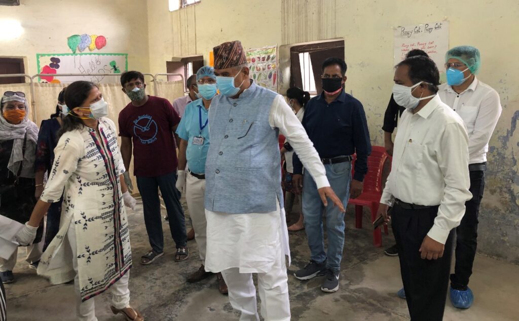 प्रभारी मंत्री गणेश जोशी ने किया 18 – 44 आयु समूह कोविड टीकाकरण का शुभारम्भ In-charge of covid treatment systems of Dehradun district and Minister of Military Welfare, Industrial Development, MSME and Khadi