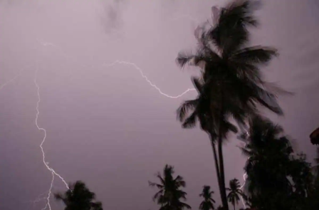 IMD ने दी चेतावनी- तुकाते मचा सकता है तबाही, चक्रवाती तूफान को लेकर इन राज्यों में हाई अलर्ट The India Meteorological Department has warned on Friday that the pressure zone in the Arabian Sea is likely to turn into a 'very severe cyclonic storm' on 17 May. A severe cyclonic storm can cross Gujarat coast on Saturday.