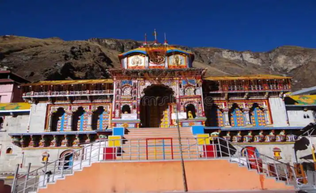 कोरोना काल में चारों धाम के पुजारी विश्व मंगल कामना और कोरोना संकट से मुक्ति के लिए करेंगे विशेष पूजा-अर्चना Devotees are not allowed to visit the Char Dham in the Himalayas this year due to the Corona epidemic. In such a situation, it is clear that in Yamunotri, Gangotri, Kedarnath, Badrinath Dham, only Rawal and Tirtha Purohit will be there. In this crisis period, the priests of the four Dham will pray for the world and perform special prayers for freedom from the corona crisis.