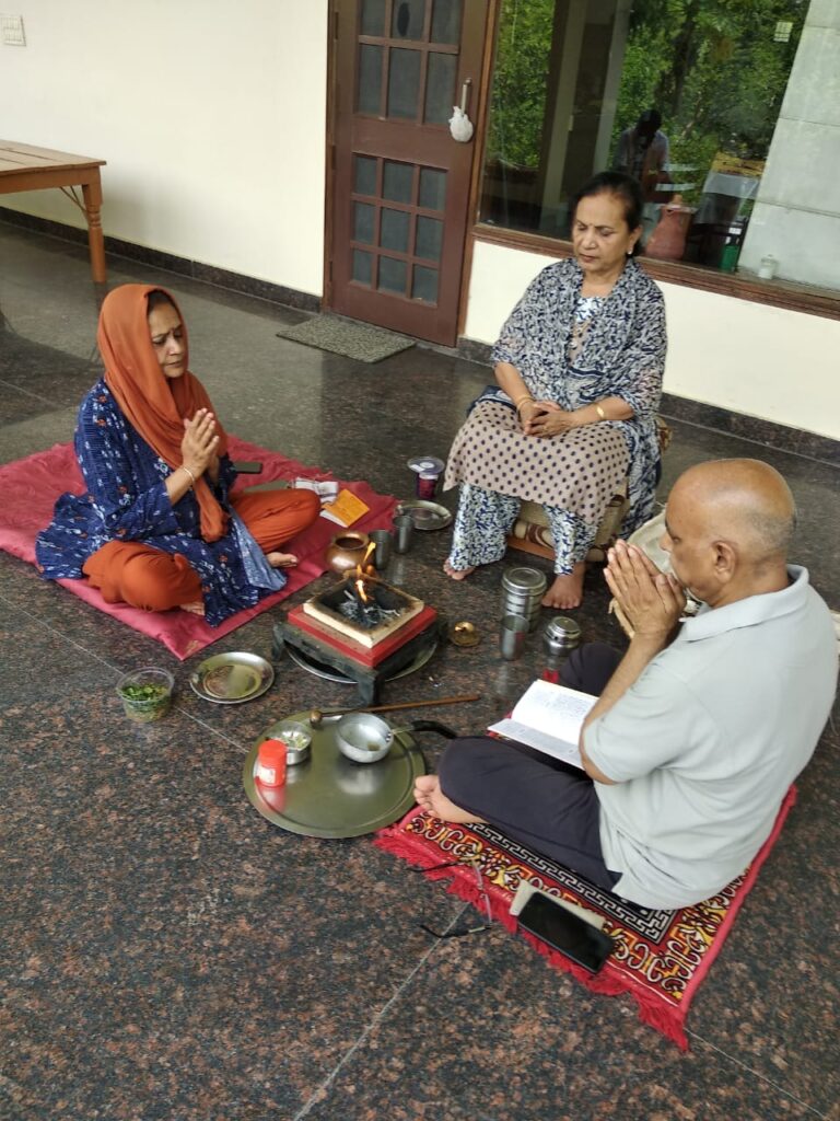 कामधेनु गोधाम एवं आरोग्य संस्थान नें‘मोहिनी एकादशी’ के उपलक्ष सभी के स्वस्थ होनें की कामना के साथ किया हवन का आयोजन Kamdhenu Godham and Arogya Sansthan on Sunday, May 23, 2021, on the occasion of 'Mohini Ekadashi' and all those who are healthy