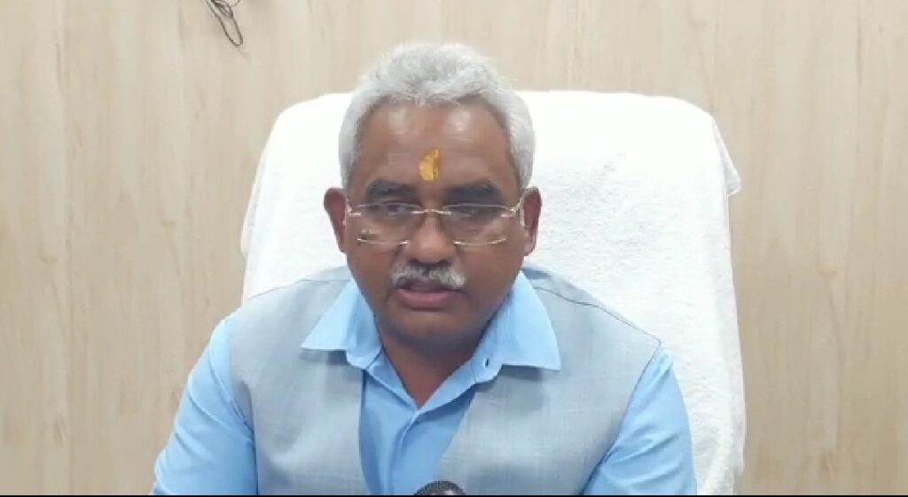 वैक्सीन के तकनीकी पक्ष समझे बिना प्रोपेगेंडा चला रही है कांग्रेस: कौशिक BJP State President Mr. Madan Kaushik called the Congress poster exhibition about the vaccine as pretense, false pretense