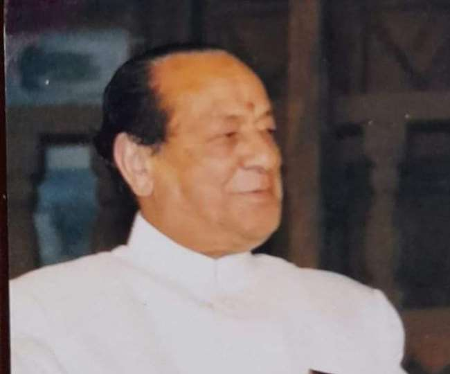 पूर्व शिक्षा मंत्री श्री नरेन्द्र सिंह भण्डारी के निधन पर मुख्यमंत्री श्री तीरथ सिंह रावत ने शोक व्यक्त किया Chief Minister Shri Tirath Singh Rawat expressed condolences on the death of former Education Minister Shri Narendra Singh Bhandari ji.