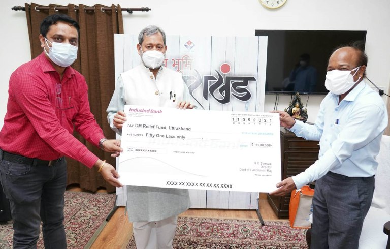 पंचायती राज विभाग ने कोविड-19 से बचाव के लिए मुख्यमंत्री राहत कोष में दिए 1 करोड़ 51 लाख On Tuesday, on behalf of Panchayati Raj Department, Bijapur Safe House handed over a sum of Rs. 01 crore 51 lakh for Chief Minister