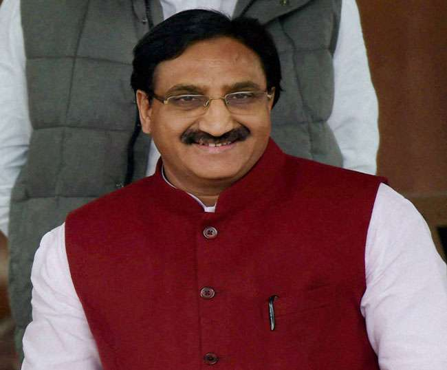 डॉ निशंक ने ऋषिकेश के एस पी एस राजकीय चिकित्सालय में सांसद निधि से कोरोना संबंधी चिकित्सा उपकरण के लिए 60 लाख रुपए दिए Union Education Minister and Lok Sabha MP from Haridwar, Dr. Ramesh Pokhriyal 'Nishank' today provided an amount of 60 lakh 60 thousand rupees from the MP Fund for providing the necessary equipments for the treatment of corona in SPS Government Hospital, Rishikesh.