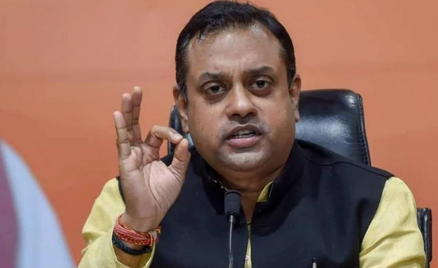 ‘टूलकिट’ पर एक बार फिर बहस, भारतीय जनता पार्टी के प्रवक्ता संबित पात्रा ने कांग्रेस पर आरोप लगाया The country is currently facing the second wave of Corona virus, but other than this crisis, there is a war of words in political parties. On Tuesday, Bharatiya Janata Party spokesperson Sambit Patra accused the Congress of plotting to discredit Prime Minister Narendra Modi in a time of crisis through one of his 'toolkits'.