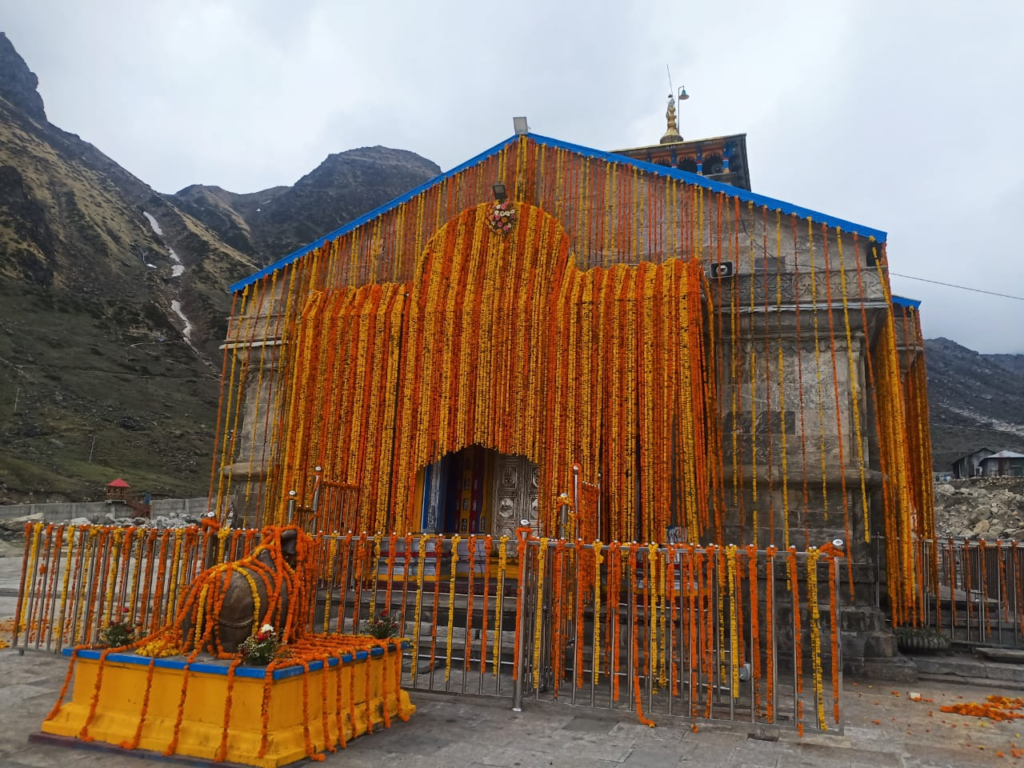 केदारनाथ धाम के कपाट कल से खुलेंगे, मुख्यमंत्री ने दी शुभकामनायें The doors of Shri Kedarnath Dham will open at 5 am on Monday 17 May. Chief Minister Mr. Tirath Singh Rawat has wished the devotees and also appealed to the devotees to offer prayers at their homes.