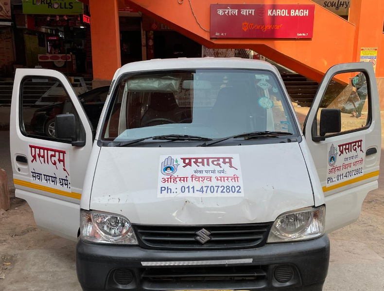 मानव सेवा से बड़ा कोई धर्म नहीं- आचार्य लोकेश The second deadly wave of corona pandemic in Delhi and due to three consecutive weeks lockdown has created a crisis of earning as well as daily food and breads among the people who are daily wagers. In such a time, many organisations have come forward for help.