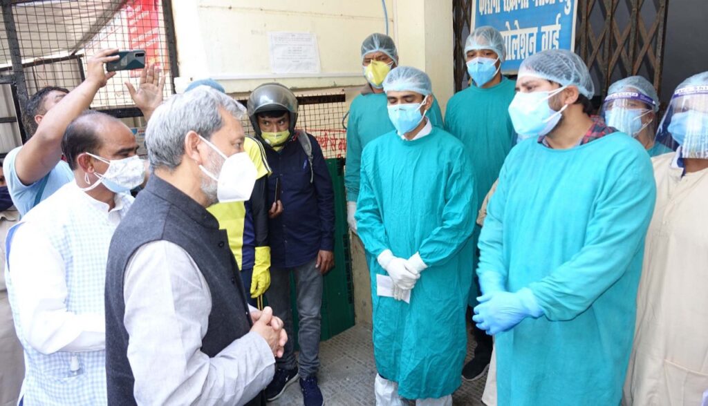 एक दिवसीय भ्रमण पर जनपद बागेश्वर में पहुंचे मुख्यमंत्री श्री तीरथ सिंह रावत, ट्रामा सेंटर का किया निरीक्षण Chief Minister Mr. Tirath Singh Rawat, who arrived in Bageshwar district on a day-long visit, reviewed the arrangements made
