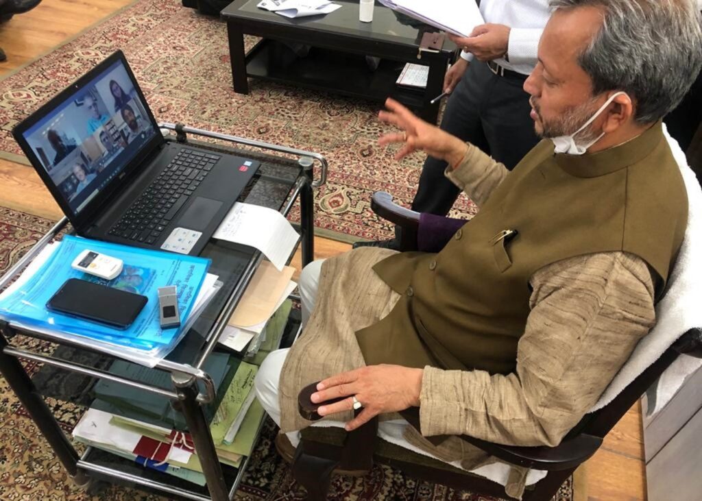 मुख्यमंत्री तीरथ सिंह रावत ने राज्य में कोविड के खिलाफ लङाई में उद्योगों से सहयोग लेने के उद्योगपतियों से की वार्ता Chief Minister Tirath Singh Rawat has held talks with well-known industrialists of the country to seek cooperation from industries
