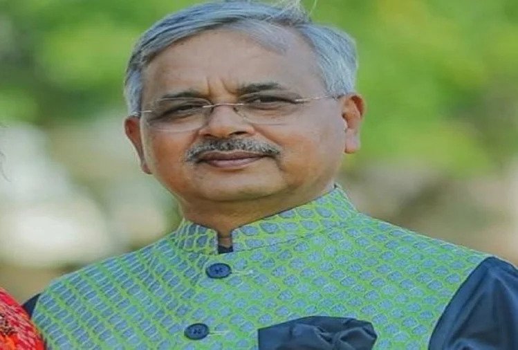 वरिष्ठ पत्रकार उमेश उपाध्याय ने यूं लड़ी कोरोना से जंग, मीडिया को लेकर कही ये बात The second wave of corona in the country is taking a very frightening form. The coronal form of corona is becoming more macabre