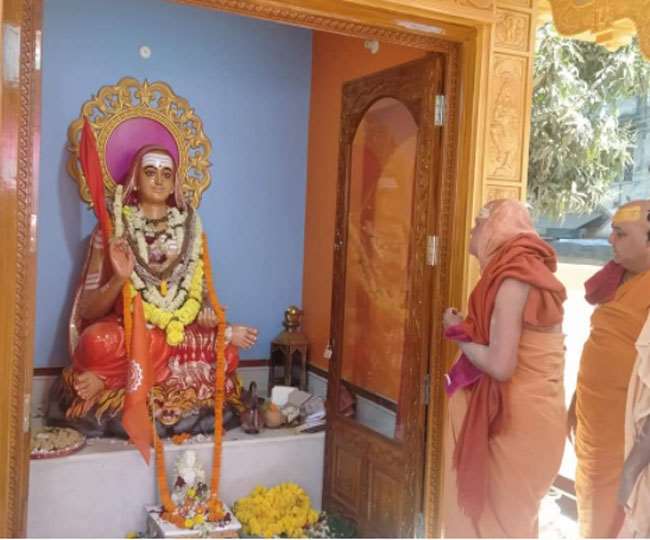आदि शंकराचार्य भगवान का प्राकट्य महोत्सव वैशाख शुक्ल पंचमी को आनन्द वाहिनी दिल्ली विश्वविद्यालय शाखा के तत्वाधान में हुआ आयोजित