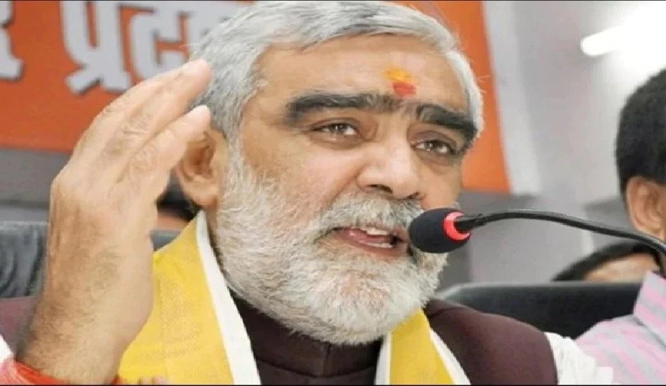 3 गुना अधिक बढ़ाया गया रेमडेसिविर इंजेक्शन का उत्पादन- अश्विनी चौबे The government of Bihar does not want to pay any money in this fight against Corona, so the government is constantly working