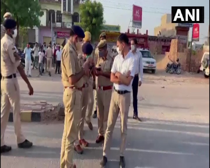बाइक सवार हमलावरों ने की डॉक्टर कपल की गोली मार कर हत्या, CCTV में कैद हुई वारदात A very frightening case has been reported from the Atalband police station area of Bharatpur district of Rajasthan. On Friday,