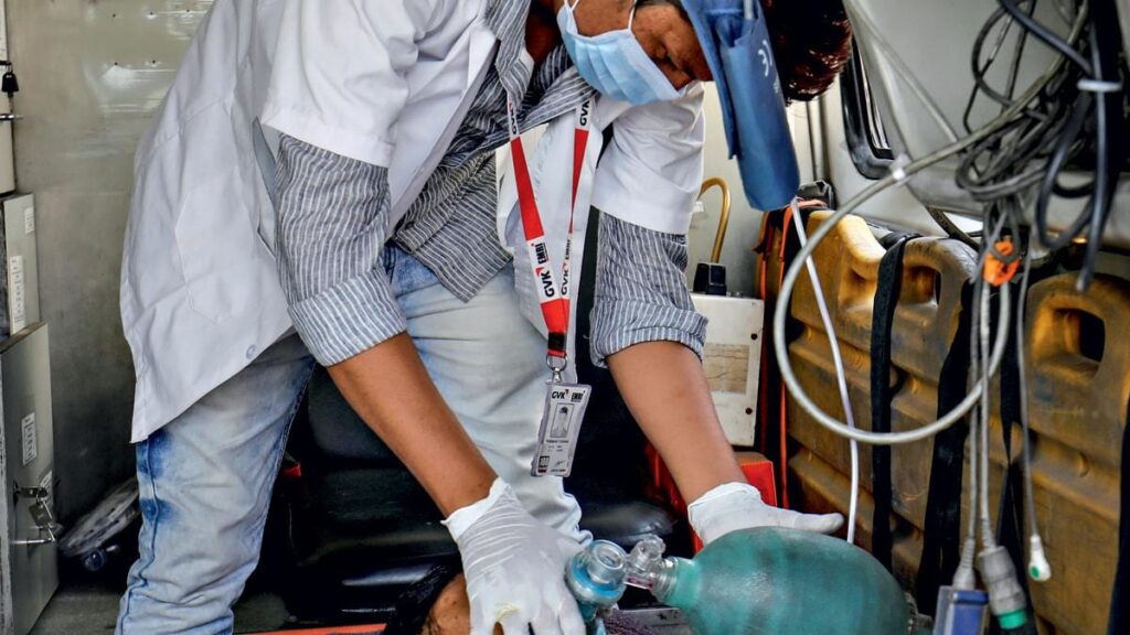 देश के इन राज्यों में बिगड़ रहे कोरोना के हालात, कोविड के कारण हो रही मौतों से दहशत में लोग In case of corona virus infection, now Maharashtra, South Indian states of Karnataka, Punjab, Chhattisgarh, Karnataka, Tamil Nadu