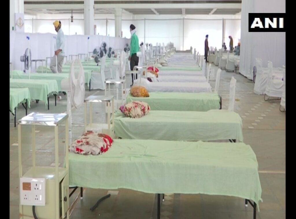 अब कोविड 19 की जंग में मदद के लिए महानायक अमिताभ बच्चन ने बढ़ाया हाथ, दिल्ली के गुरु तेग बहादुर COVID Care Centre में दान किए 2 करोड़ Bollywood superstar Amitabh Bachchan has come forward to help the infected people in the corona infection epidemic in the country.