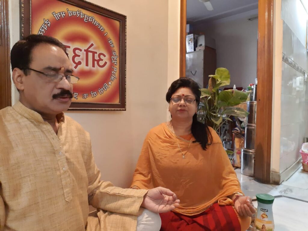 Yajna was performed at thousands of places on International Yajna Day today. Due to the Corona crisis, this time most people performed