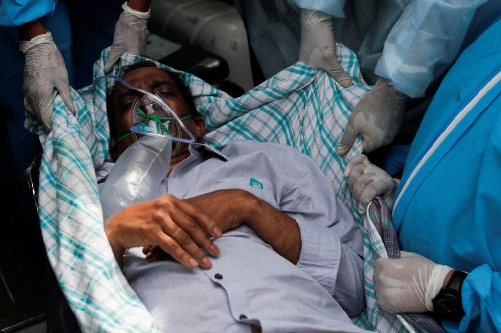 दिल्ली के इस गांव में नही कोई स्वास्थ्य सुविधा, 15 दिनों में 40-50 लोगों की हुई कोरोना से मौत In present times too there are many where there is a shortage of health facilities from daily facilities to many villages.