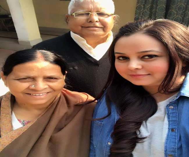 लालू की छोटी बेटी रोहिणी के राजनीति में शामिल होनें की अटकलें तेज After the release of RJD supremo Lalu Prasad Yadav, now the speculation about Lalu's younger daughter Rohini Acharya joining Bihar's politics