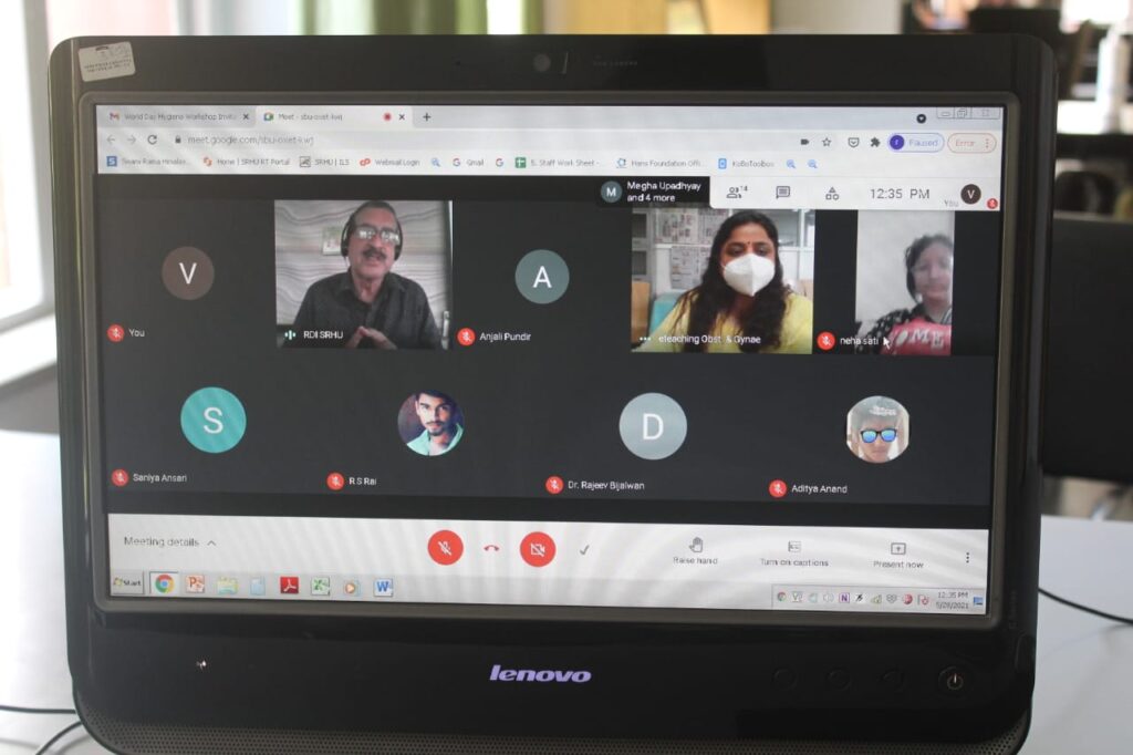 झिझक तोड़ने को घर के पुरुषों को भी करना होगा सहयोग- डॉ.रूचिरा नौटियाल Dr. Ruchira Nautiyal, senior woman and obstetrician of the Himalayan Hospital Jolly Grant, said that despite all the claims of modernity