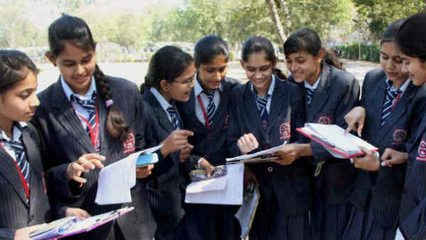 यूपी बोर्ड हाई स्कूल की परीक्षा रद्द, जुलाई में हो सकता है इंटरमीडिएट एग्जाम, शिक्षा मंत्री ने इसको लेकर कही ये बात Uttar Pradesh class 10th examination has been canceled. Along with this, the intermediate exam is expected to be done in July.Giving