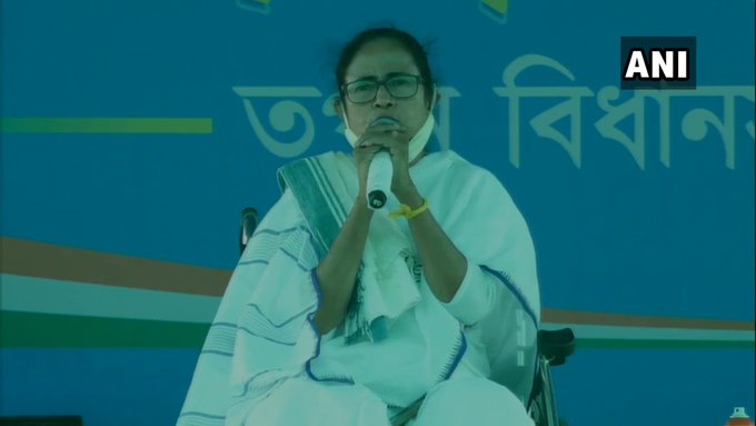 नंदीग्राम में ममता बनर्जी ने शुभेंदु अधिकारी को 1200 वोटों से दी मात, रक्षामंत्री ने दी बधाई