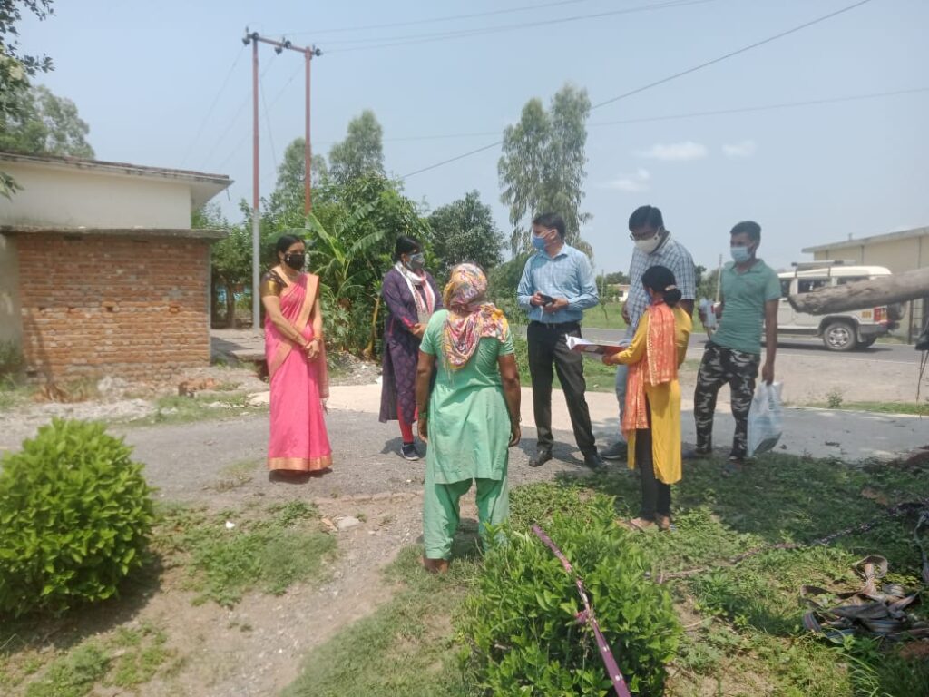 ग्रामसभा अंतर्गत किया गया रोग प्रतिरोधक क्षमता बढ़ाने वाली दवा आईवर मेक्टिन का वितरण Under the supervision of Deputy District Officer Richa Singh, Ivor McTeen was distributed by BLO at Gram Sabha Jaipur Kheema and Kharakpur