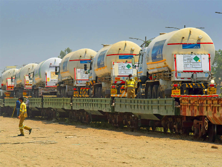 397 ऑक्सीजन एक्सप्रेस रेल गाड़ियों ने पूरे देश में पहुंचाई ऑक्सीजन Indian Railways continues to deliver Liquid Medical Oxygen (LMO) to various states of the country by overcoming all hurdles and devising innovative solutions.