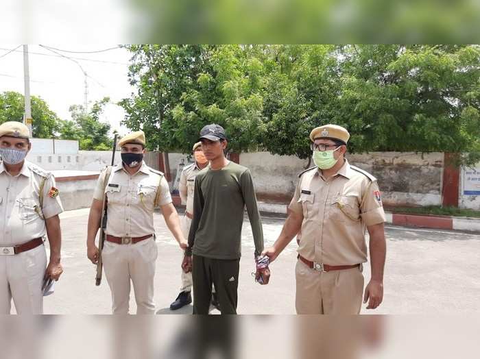 राजस्थान: बहुचर्चित डॉक्टर कपल मर्डर केस का मुख्य आरोपी गिरफ्तार Police on Sunday arrested the main accused of two bike riders who shot dead a doctor couple in broad daylight in Rajasthan's Bharatpur