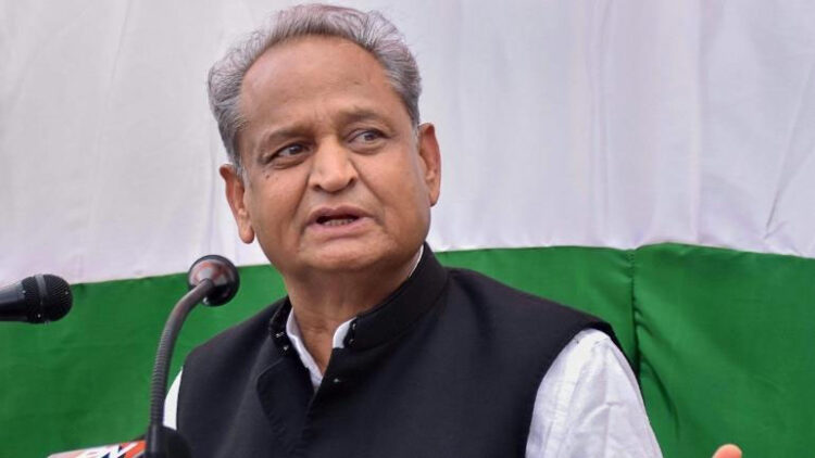 सीएम अशोक गहलोत ने किया ऐलान: कम्प्यूटर शिक्षकों के नए कैडर के लिए 10,453 पदों का सृजन In order to improve the quality of education in the state schools and to connect the students with computer education, the state government