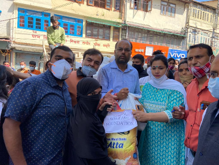 मसूरी में अस्थल वेलफेयर फाउंडेशन ने मसूरी ट्रेडर्स एंड वेलफेयर एसोसिएशन के साथ मिलकर बांटे 200 राशन किट In Mussoorie, Asthal Welfare Foundation along with Mussoorie Traders and Welfare Association distributed 200 ration kits,